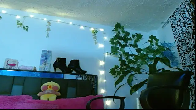 Snapshot of DULCE_ZOE chatting on 02/03/25, 05:29 DULCE ZOE online show from 02/03/25, 05:29