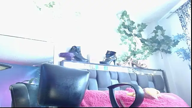 Snapshot of DULCE_ZOE chatting on 03/12/25, 01:19 DULCE ZOE online show from 03/12/25, 01:19