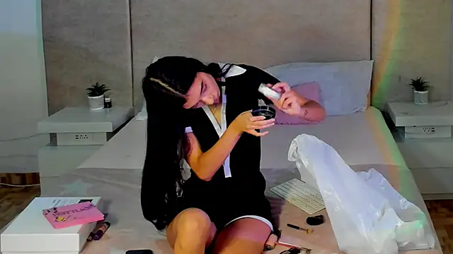 Snapshot of katt_pelaez chatting on 10/14/25, 05:36 katt pelaez online show from 10/14/25, 05:36