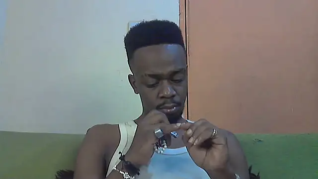 Snapshot of BIGDICKMULLAH chatting on 12/18/25, 03:29 BIGDICKMULLAH online show from 12/18/25, 03:29