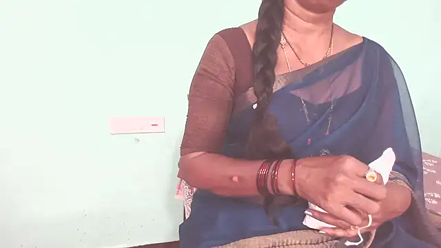 Snapshot of shrutitelugu69 chatting on 06/10/26, 04:39 shrutitelugu69 online show from 06/10/26, 04:39