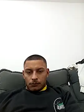 Snapshot of emrehliug12 chatting on 05/03/26, 10:05 emrehliug12 online show from 05/03/26, 10:05