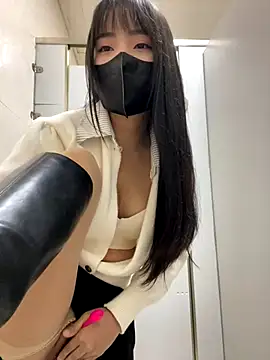 Snapshot of Asia-Lynn chatting on 12/03/24, 02:16 Asia-Lynn online show from 12/03/24, 02:16