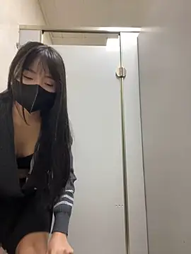 Snapshot of Asia-Lynn chatting on 12/04/24, 02:15 Asia-Lynn online show from 12/04/24, 02:15