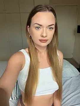 ElenaRebelle online show from 05/04/26, 05:14