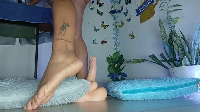Snapshot of lucy_hairypussy83 chatting on 09/28/25, 02:33 lucy hairypussy83 online show from 09/28/25, 02:33