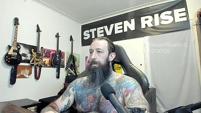 Snapshot of StevenRiseNYC chatting on 10/30/25, 01:12 StevenRiseNYC online show from 10/30/25, 01:12