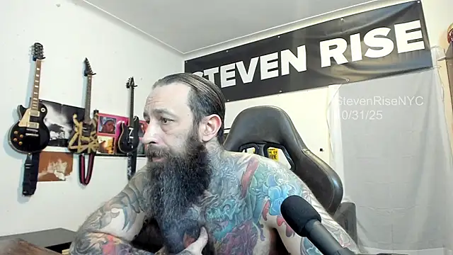 Snapshot of StevenRiseNYC chatting on 11/01/25, 02:46 StevenRiseNYC online show from 11/01/25, 02:46