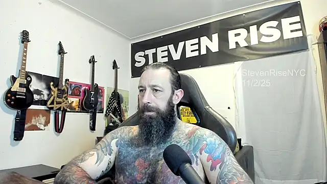 Snapshot of StevenRiseNYC chatting on 11/03/25, 01:19 StevenRiseNYC online show from 11/03/25, 01:19