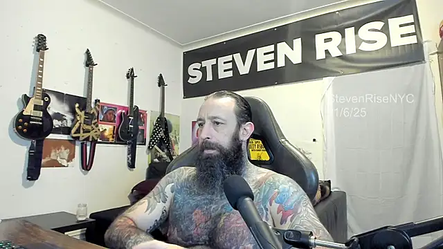 Snapshot of StevenRiseNYC chatting on 11/07/25, 03:06 StevenRiseNYC online show from 11/07/25, 03:06