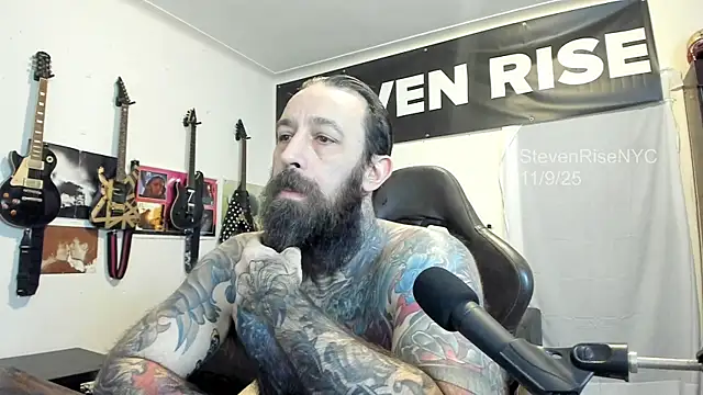 Snapshot of StevenRiseNYC chatting on 11/11/25, 02:50 StevenRiseNYC online show from 11/11/25, 02:50