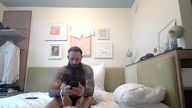Snapshot of StevenRiseNYC chatting on 05/11/26, 11:05 StevenRiseNYC online show from 05/11/26, 11:05