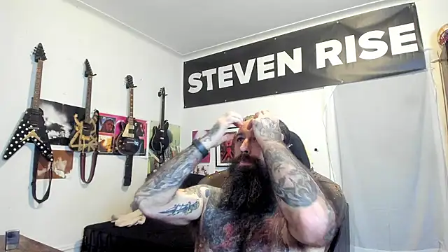 Snapshot of StevenRiseNYC chatting on 06/17/26, 10:28 StevenRiseNYC online show from 06/17/26, 10:28