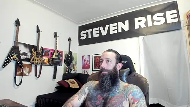 Snapshot of StevenRiseNYC chatting on 06/18/26, 11:31 StevenRiseNYC online show from 06/18/26, 11:31