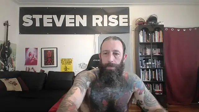 Snapshot of StevenRiseNYC chatting on 06/19/26, 06:45 StevenRiseNYC online show from 06/19/26, 06:45