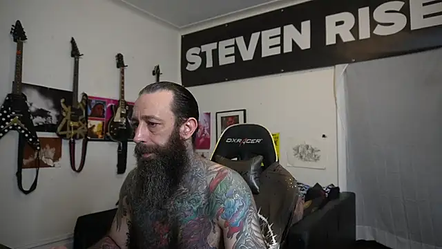 Snapshot of StevenRiseNYC chatting on 06/27/26, 06:46 StevenRiseNYC online show from 06/27/26, 06:46