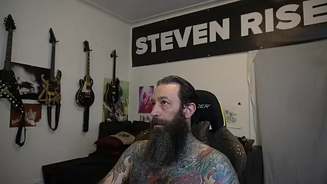 Snapshot of StevenRiseNYC chatting on 07/13/26, 10:07 StevenRiseNYC online show from 07/13/26, 10:07