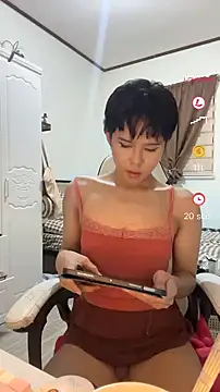 Snapshot of Plaxtique chatting on 01/11/26, 02:11 Plaxtique online show from 01/11/26, 02:11