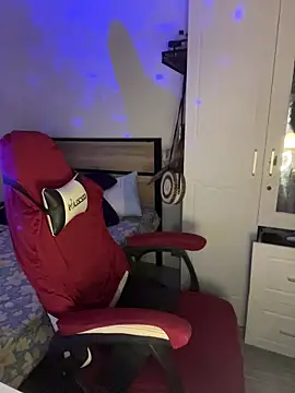 Snapshot of Plaxtique chatting on 03/06/26, 02:57 Plaxtique online show from 03/06/26, 02:57