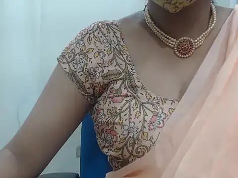 Snapshot of Lovely_Siri_23 chatting on 11/11/25, 01:27 Lovely Siri 23 online show from 11/11/25, 01:27