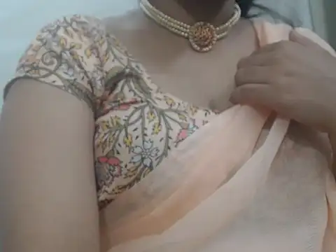 Snapshot of Lovely_Siri_23 chatting on 05/18/26, 05:24 Lovely Siri 23 online show from 05/18/26, 05:24