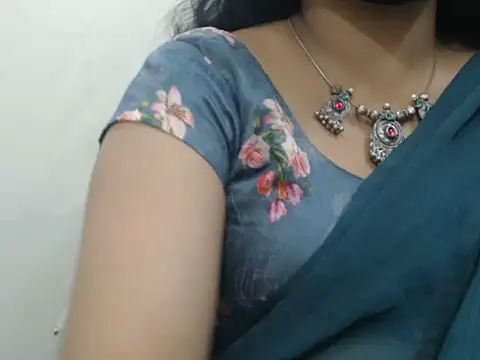 Snapshot of Lovely_Siri_23 chatting on 06/16/26, 04:42 Lovely Siri 23 online show from 06/16/26, 04:42