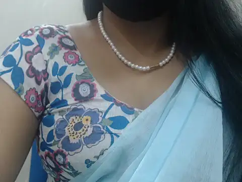 Snapshot of Lovely_Siri_23 chatting on 07/12/26, 08:00 Lovely Siri 23 online show from 07/12/26, 08:00