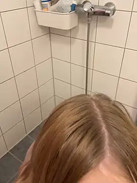 lilleambi online show from 02/05/25, 03:23