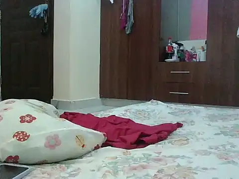 sweet-fancy online show from 10/27/25, 07:01