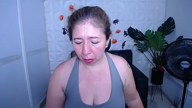 Valentinaa mature online show from 10/12/25, 09:03