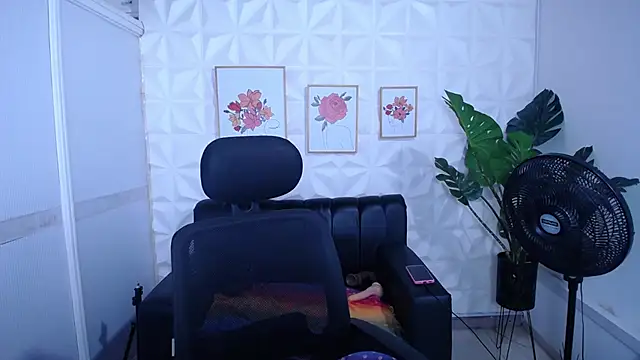 Valentinaa mature online show from 10/27/25, 10:25