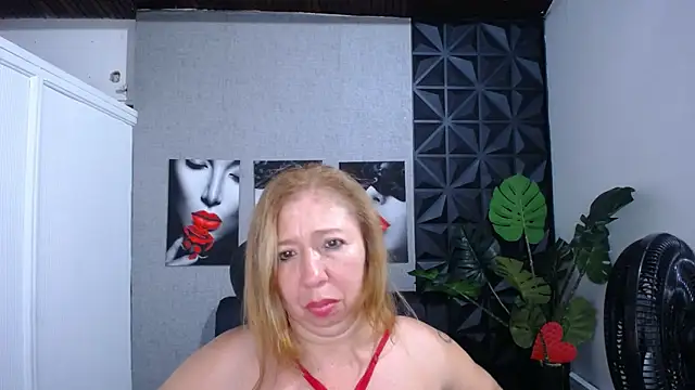 Valentinaa mature online show from 06/06/26, 12:38