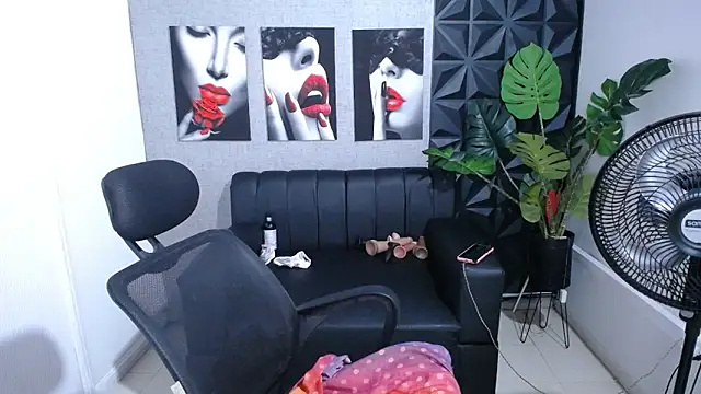 Valentinaa mature online show from 06/22/26, 11:35