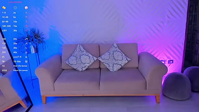 LizzHamilton   online show from 01/28/25, 09:19