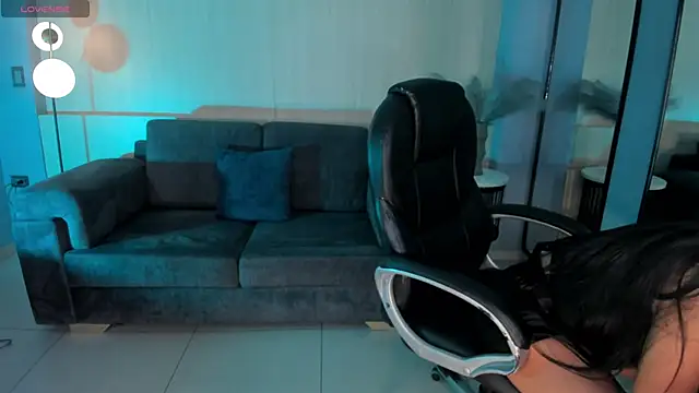 LizzHamilton   online show from 03/05/25, 09:15