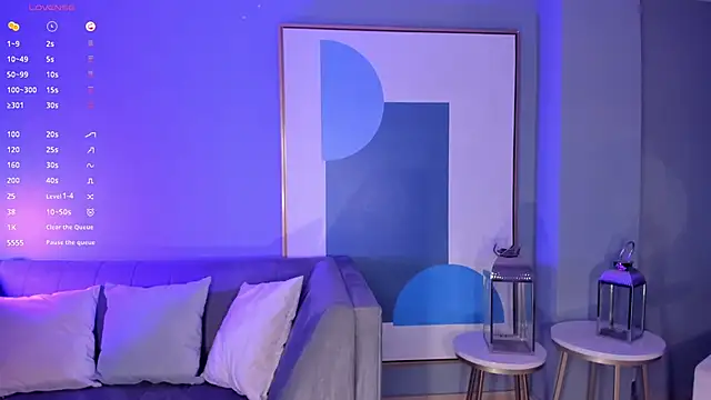 LizzHamilton   online show from 03/17/25, 09:02