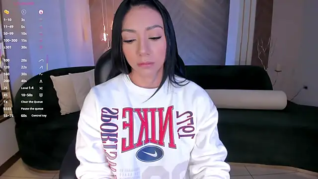 LizzHamilton   online show from 10/17/25, 09:28