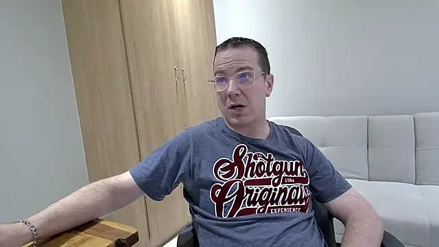 BrettJ81 online show from 01/07/25, 02:51