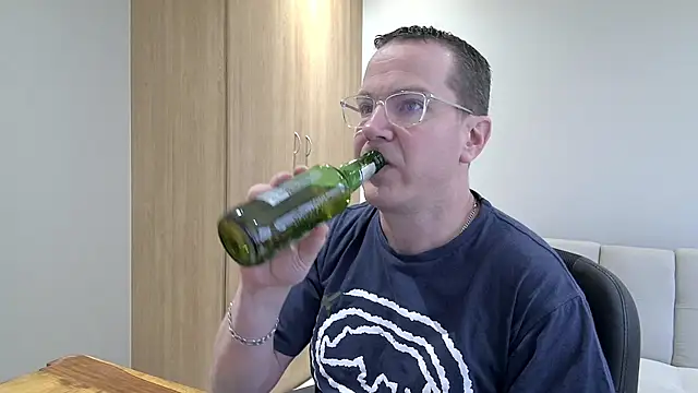 BrettJ81 online show from 10/22/25, 02:17