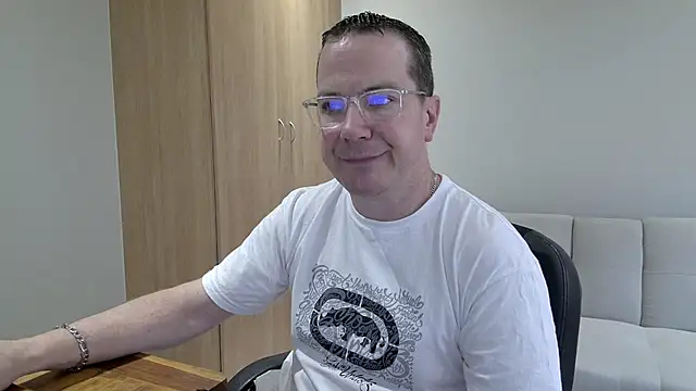 BrettJ81 online show from 10/26/25, 01:50