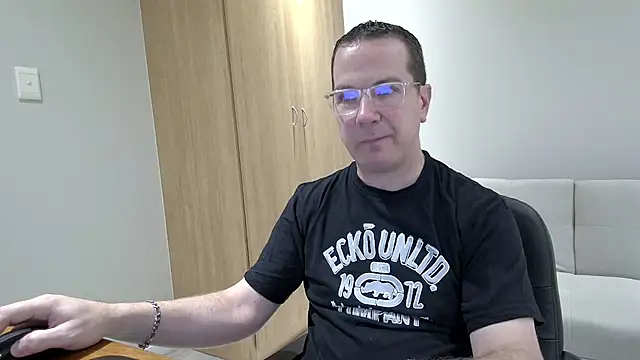 BrettJ81 online show from 10/30/25, 02:51