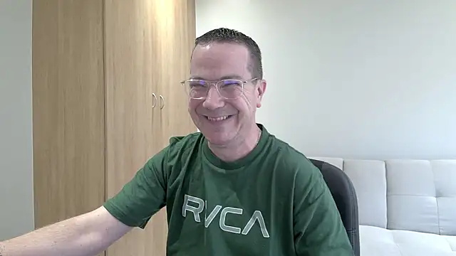 BrettJ81 online show from 11/14/25, 02:16