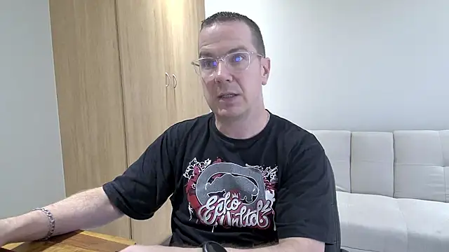 Snapshot of BrettJ81 chatting on 03/20/26, 02:33 BrettJ81 online show from 03/20/26, 02:33