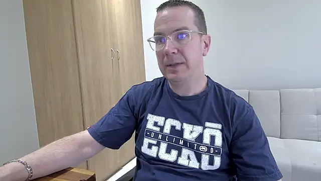 Snapshot of BrettJ81 chatting on 03/24/26, 02:44 BrettJ81 online show from 03/24/26, 02:44