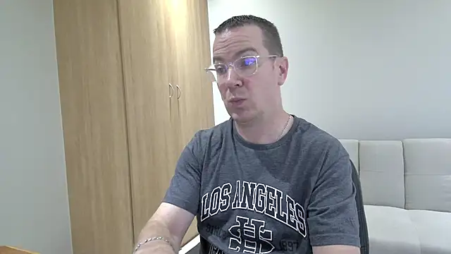 Snapshot of BrettJ81 chatting on 03/25/26, 02:45 BrettJ81 online show from 03/25/26, 02:45