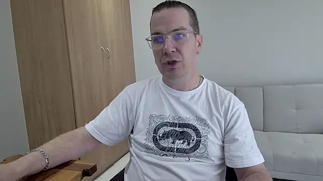 Snapshot of BrettJ81 chatting on 04/02/26, 01:53 BrettJ81 online show from 04/02/26, 01:53