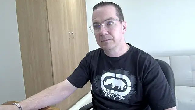 Snapshot of BrettJ81 chatting on 04/04/26, 12:13 BrettJ81 online show from 04/04/26, 12:13
