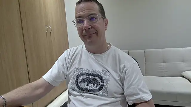 Snapshot of BrettJ81 chatting on 04/05/26, 06:27 BrettJ81 online show from 04/05/26, 06:27