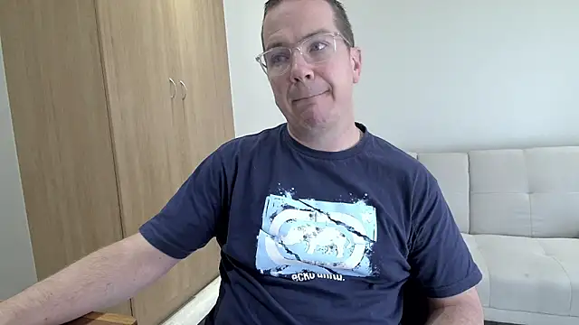 Snapshot of BrettJ81 chatting on 04/06/26, 01:56 BrettJ81 online show from 04/06/26, 01:56