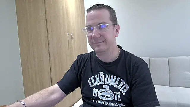 Snapshot of BrettJ81 chatting on 04/09/26, 02:11 BrettJ81 online show from 04/09/26, 02:11